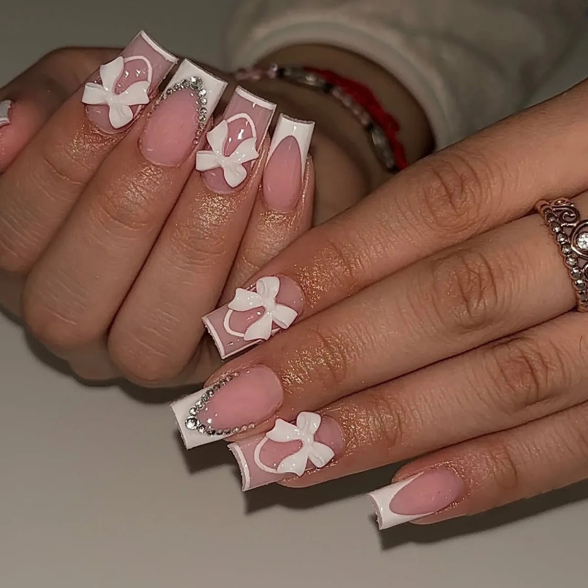 Faux ongles roses de Style français, 24 pièces, motifs de nœud papillon 3D, courts et carrés, à pression, doux, mode coréenne, pour femmes et filles