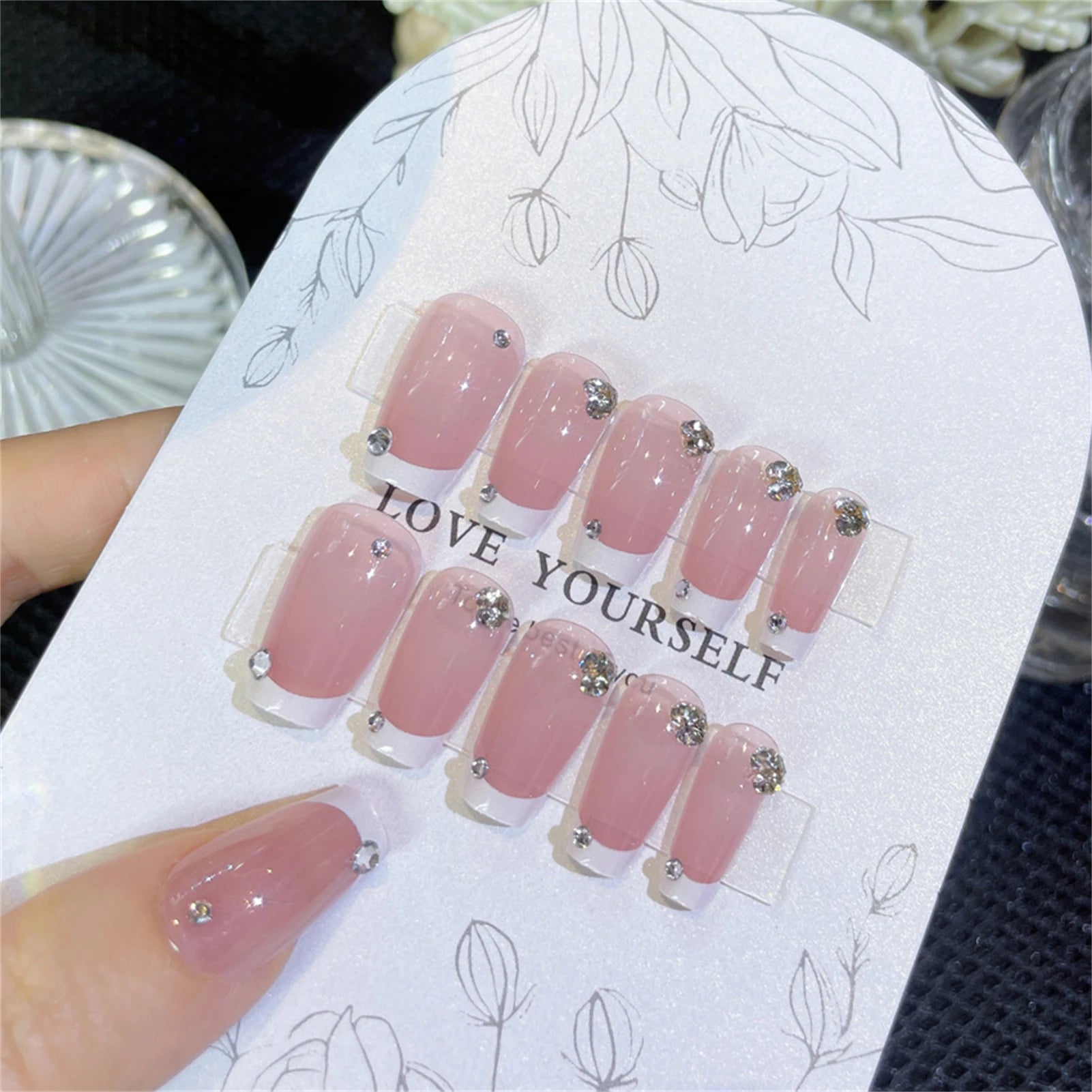 Blush rose faux ongles nœud papillon diamant perle conception 3D presse sur les pointes d'ongles avec bord lisse inoffensif ongles femme faux ongles à faire soi-même