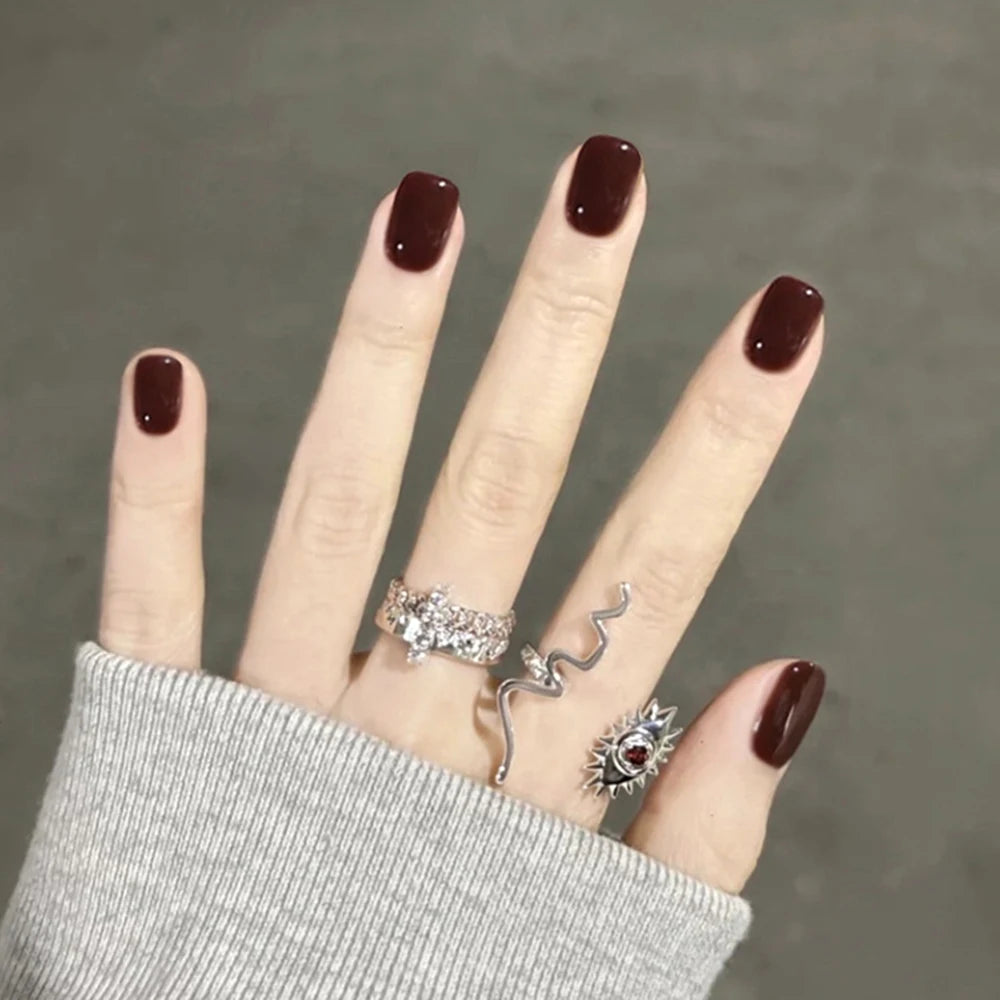 Faux ongles en forme de cercueil, dégradé rouge et noir, longueur moyenne, avec onglets collants, pointes de ballerine pour femmes, 24 pièces