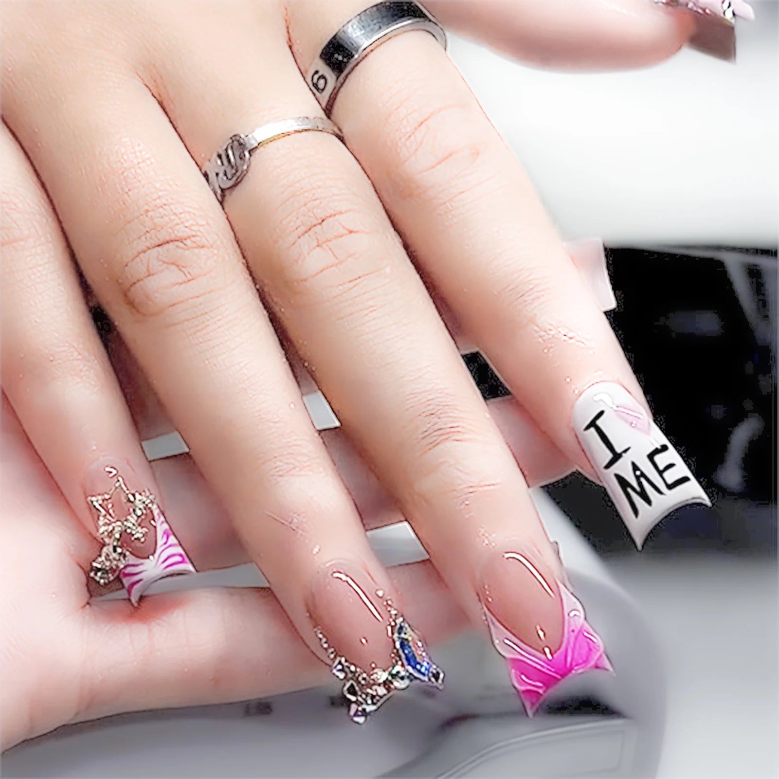 Faux ongles courts à presser pour filles et femmes, faux ongles coréens doux, nœud papillon rose, diamant brillant portable, N64.N64.Pink, 24 pièces