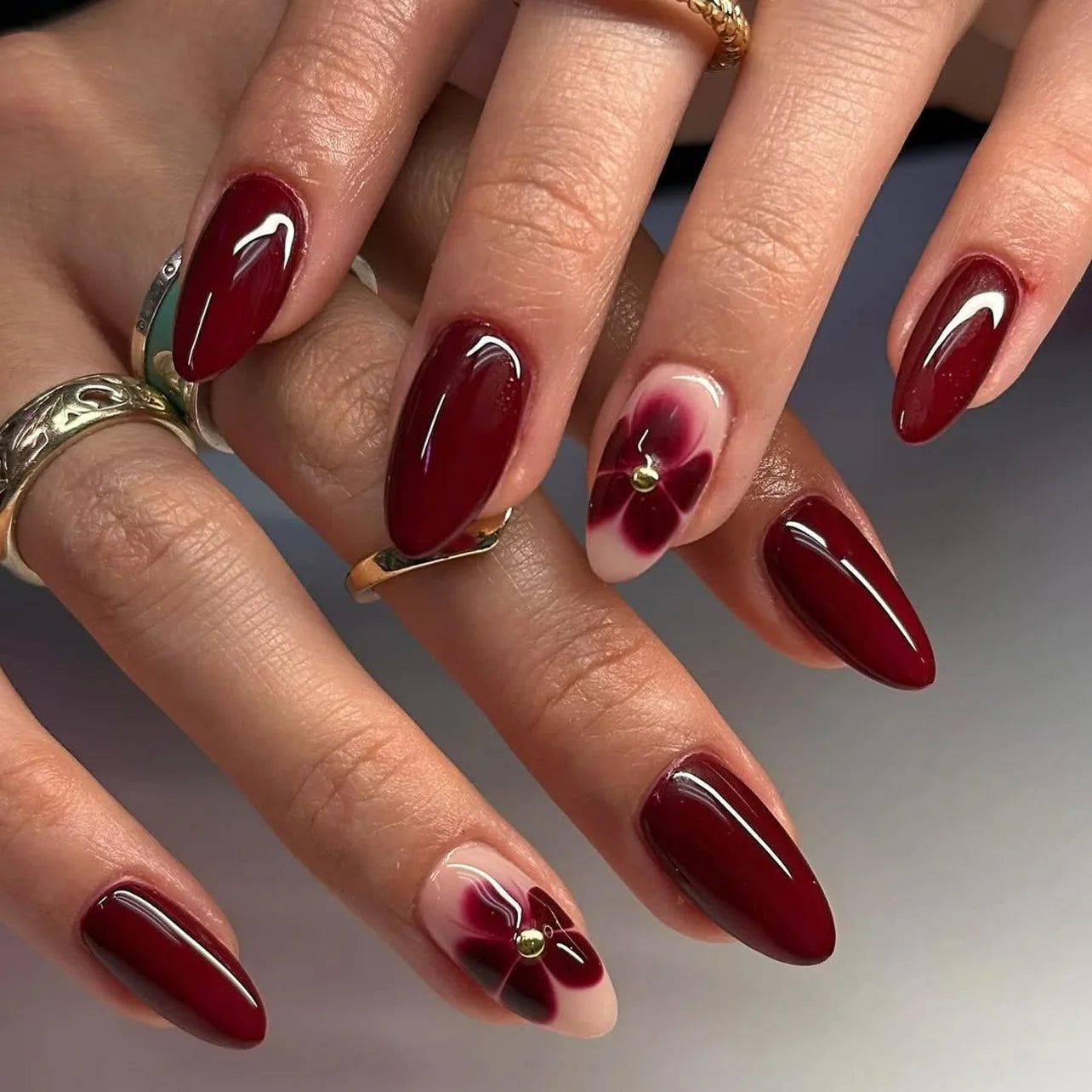Faux ongles français rouge étoile à cinq branches, couverture complète, pointes à pression y2k, patchs artificiels en amande pour Nail Art