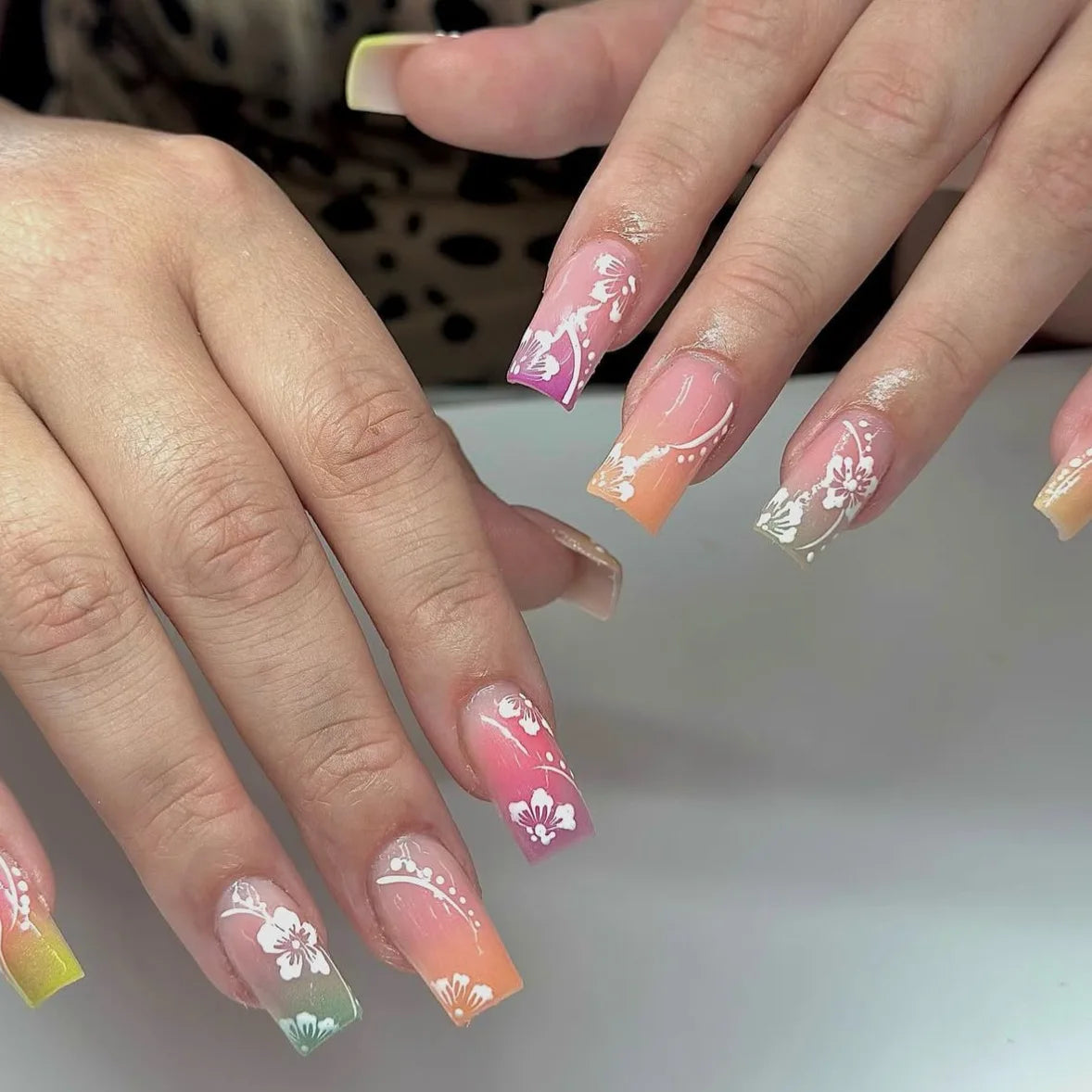 24 pièces fée fleur blanche faux ongles rose pointe française presse sur ongles court carré portable faux ongles pour femmes filles bricolage manucure