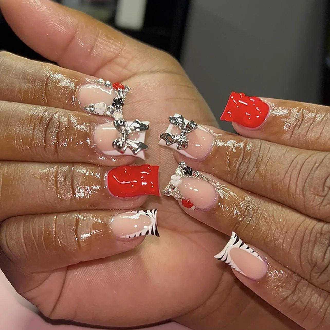 Blush rose faux ongles nœud papillon diamant perle conception 3D presse sur les pointes d'ongles avec bord lisse inoffensif ongles femme faux ongles à faire soi-même