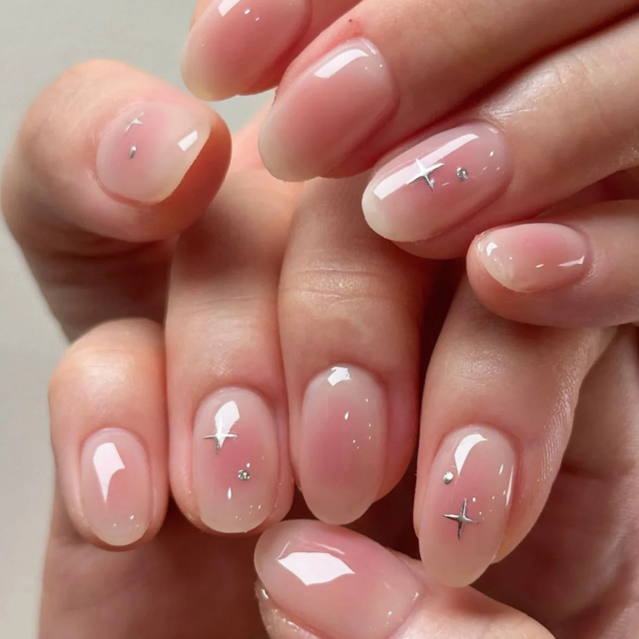 24 pièces Aurora Nude Rose presse sur ongles amande acrylique Simple faux ongles avec dégradé conception ongles Chrome couleur unie faux ongles