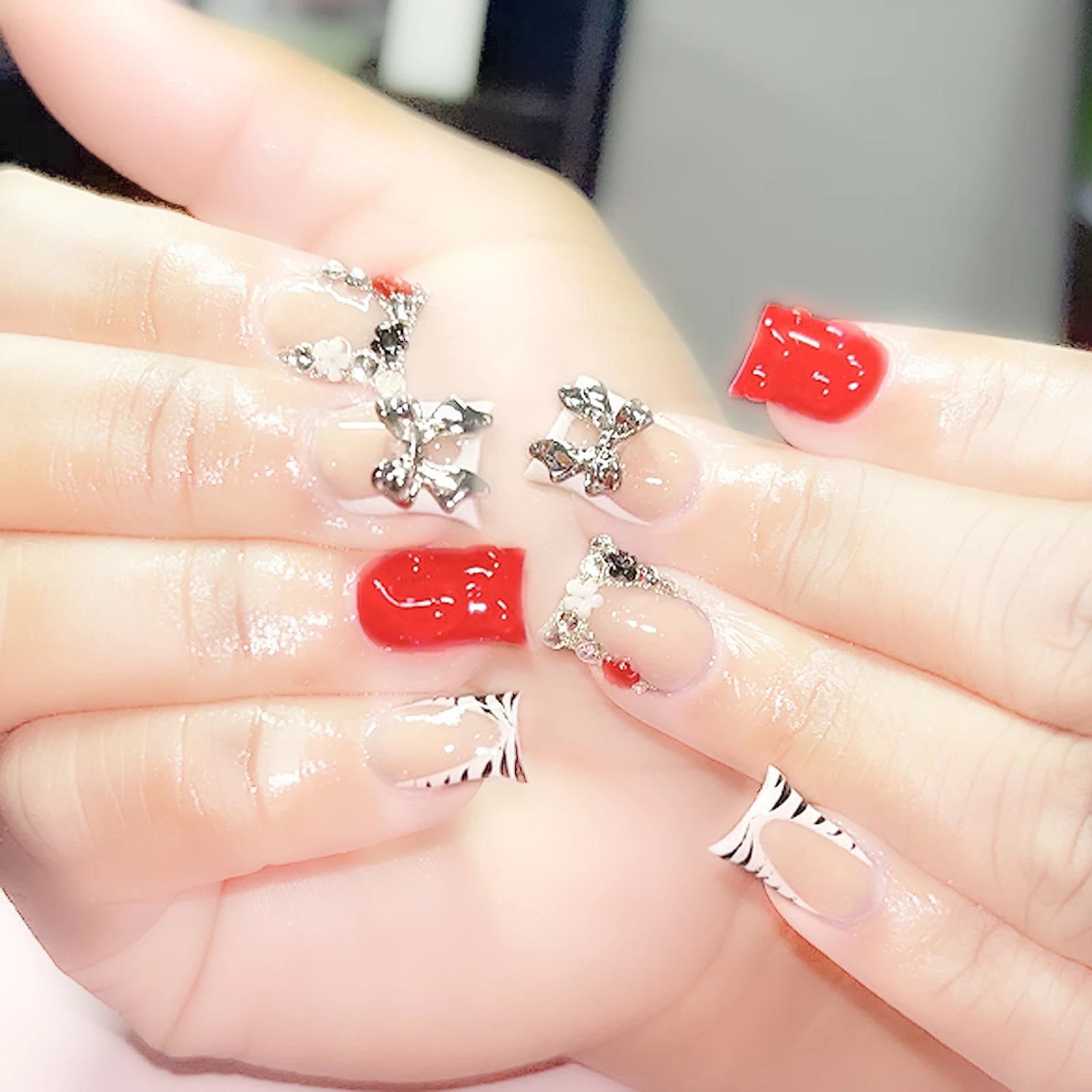 Faux ongles courts à presser pour filles et femmes, faux ongles coréens doux, nœud papillon rose, diamant brillant portable, N64.N64.Pink, 24 pièces