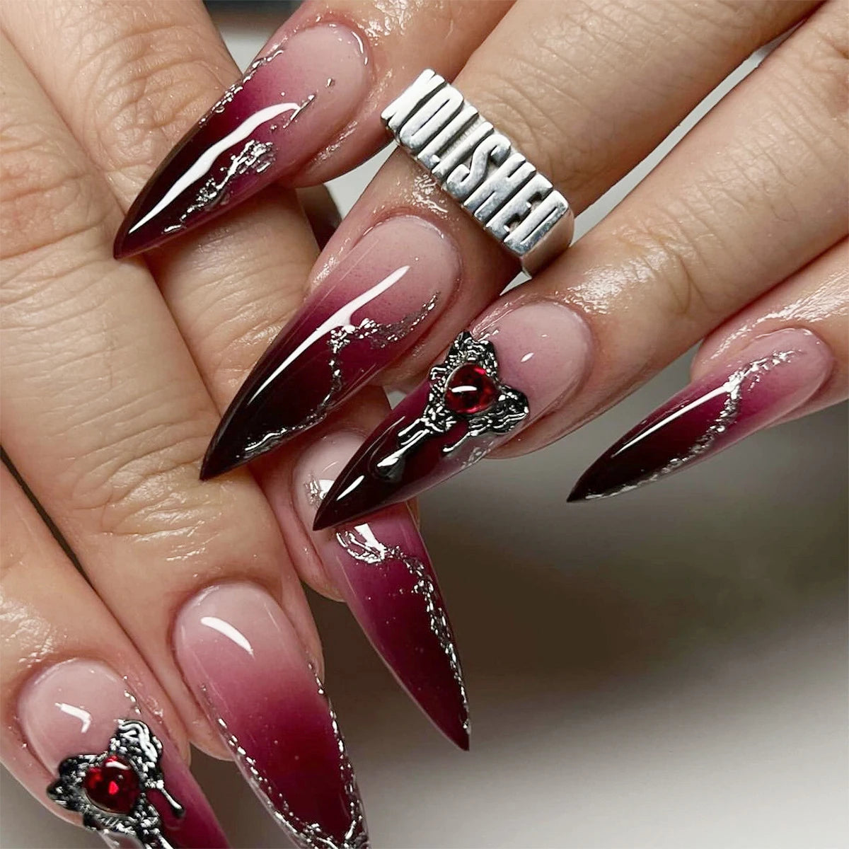 Faux ongles en forme de cercueil, dégradé rouge et noir, longueur moyenne, avec onglets collants, pointes de ballerine pour femmes, 24 pièces