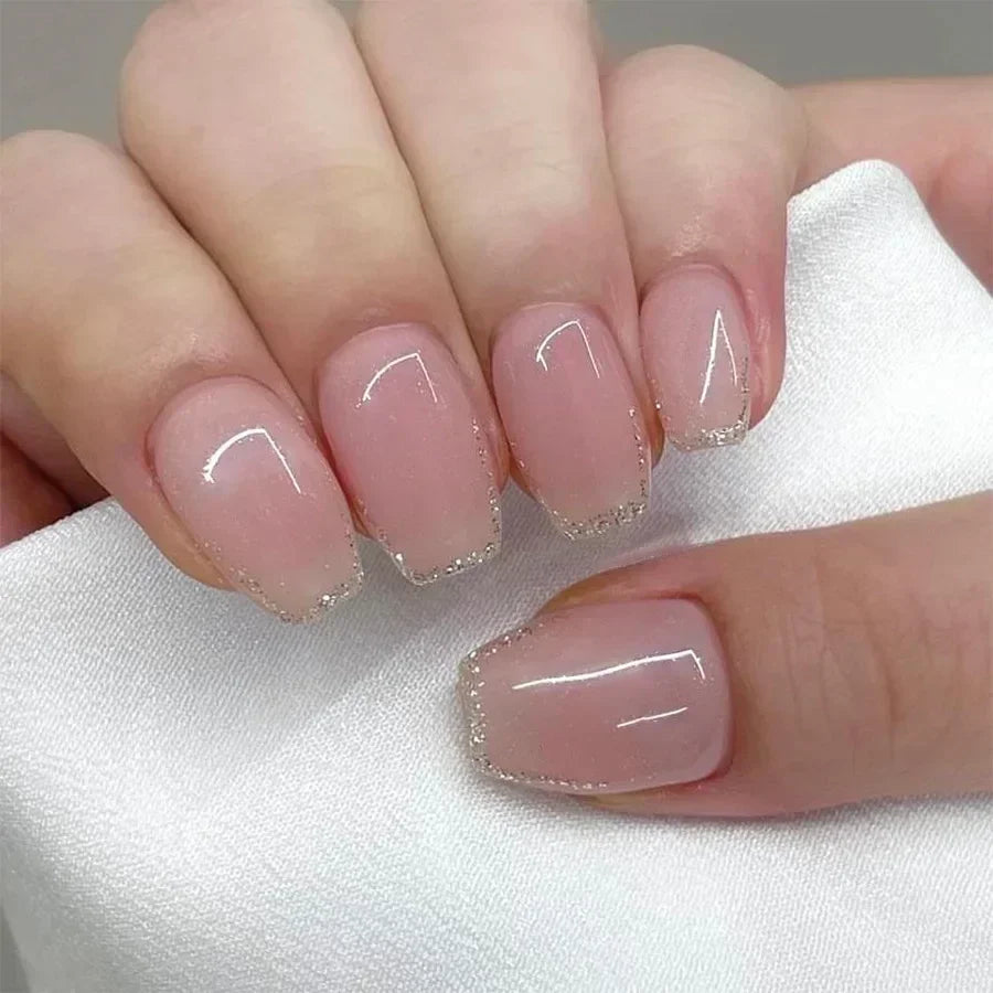 Faux ongles carrés courts et moyens, 24 pièces, scintillants, blancs, portables, argent, couverture complète française, pointes à pression