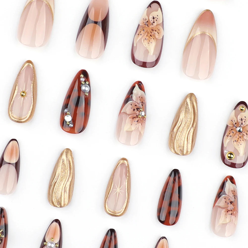 24 pièces or ondulation fleurs brunes faux ongles avec strass perle conception portable amande faux ongles couverture complète presse sur les ongles