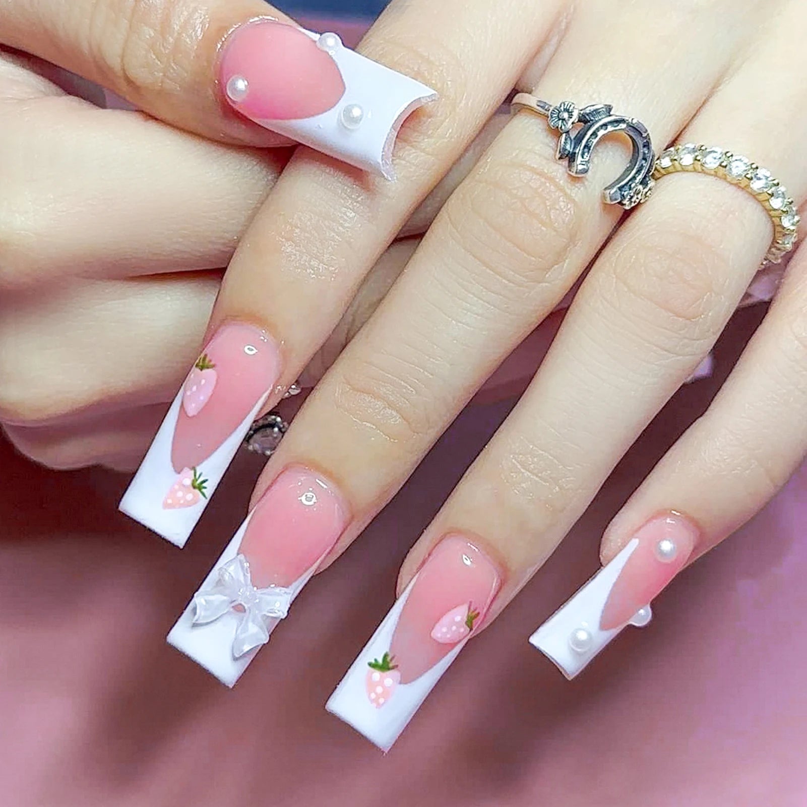 Conseils français noirs presse sur les ongles 3D blanc nœud papillon alliage étoiles modèles faux ongles Ballet charmes faux ongles manucure coréenne 24 pièces