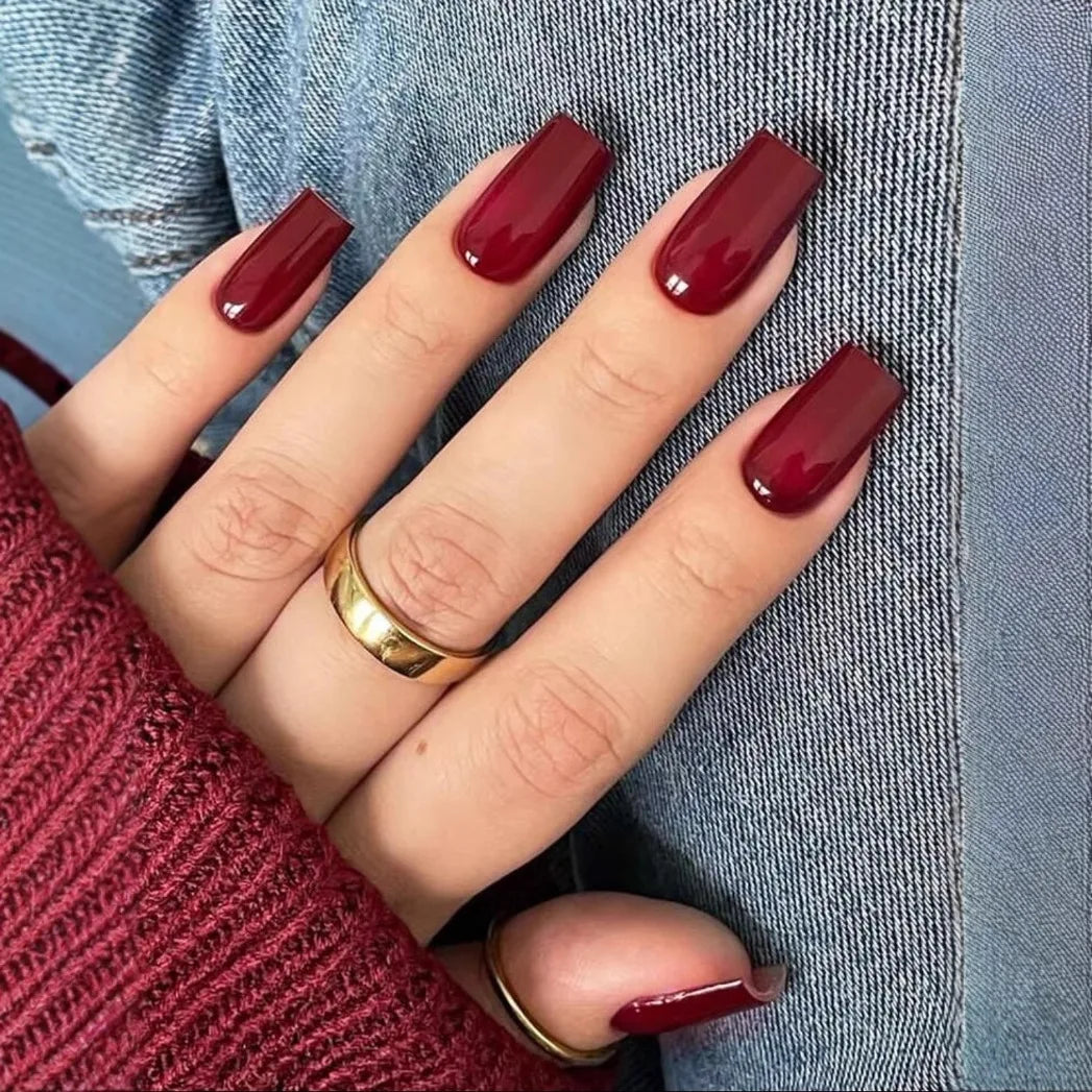 Faux ongles en forme de cercueil, dégradé rouge et noir, longueur moyenne, avec onglets collants, pointes de ballerine pour femmes, 24 pièces