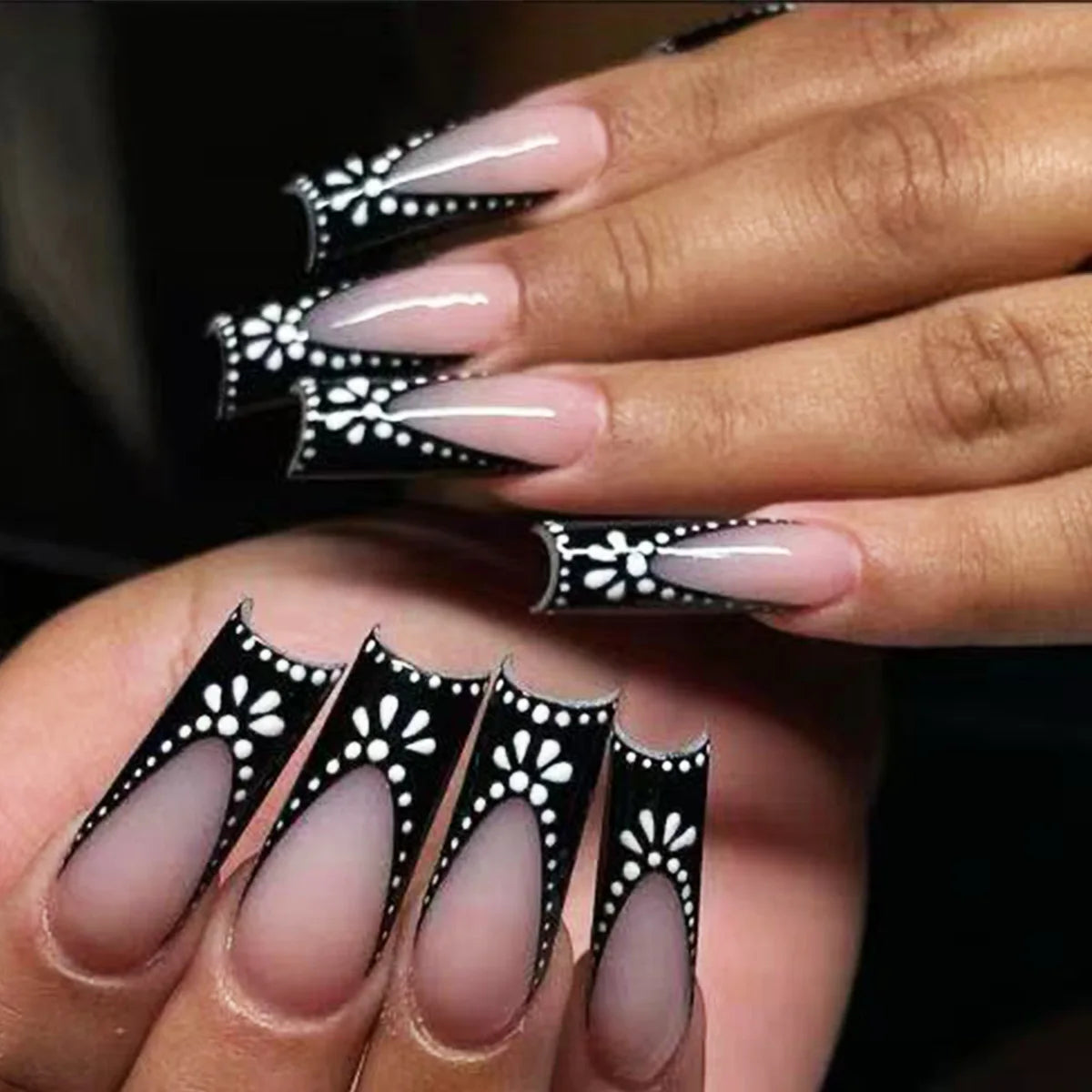 Conseils français noirs presse sur les ongles 3D blanc nœud papillon alliage étoiles modèles faux ongles Ballet charmes faux ongles manucure coréenne 24 pièces